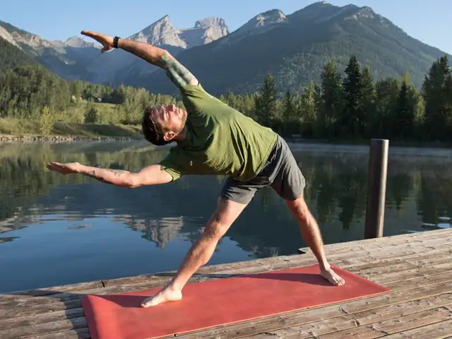 Joga w ciszy górskiego krajobrazu